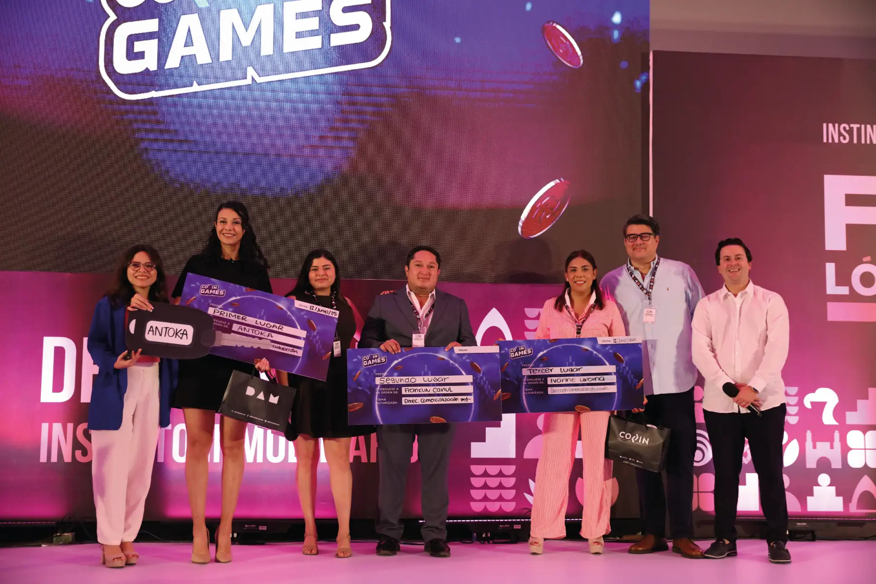 Ivonne Urbina, Franklin Canúl y equipo de Antoka Bienes Raíces en el Foro López-Rosa Quinta Edición